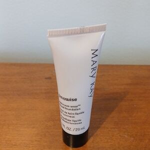 Mary Kay Luminous-Wear Liquid Foundation - Ivory 4